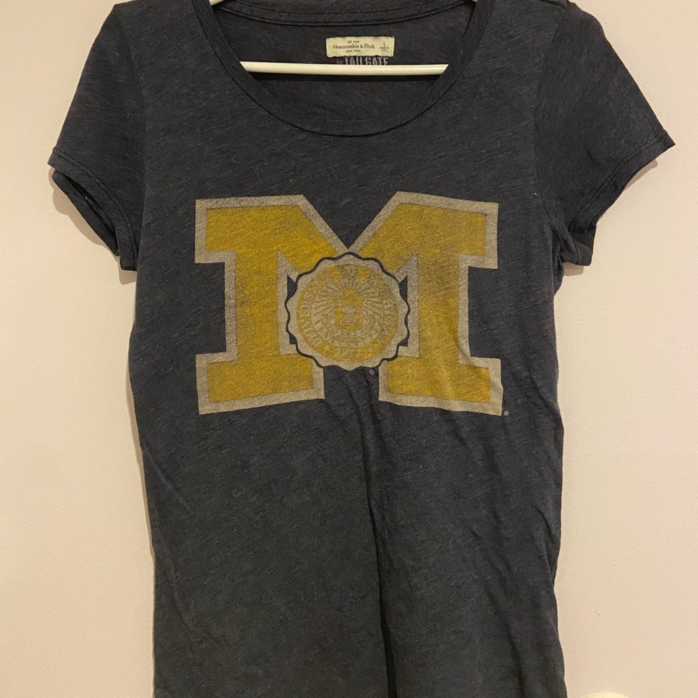 UMICH T-SHIRT, A&F TAILGATE